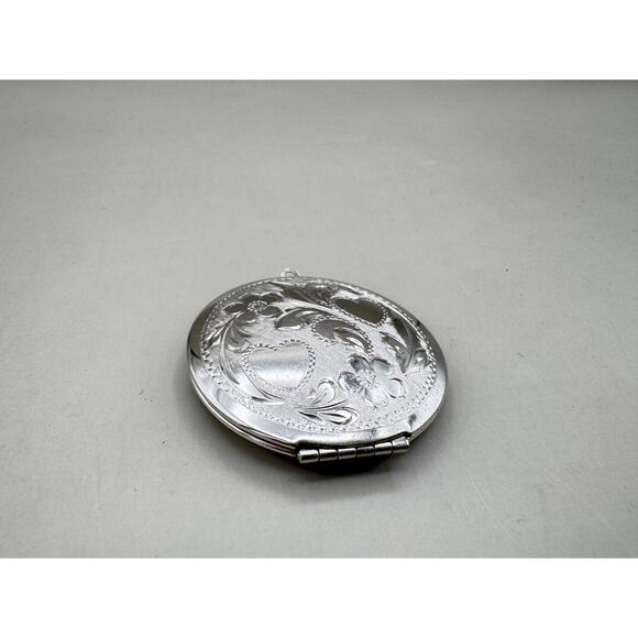 Vintage Sterling Silver Floral and Heart Design Locket Pendant - Picture 10 of 11